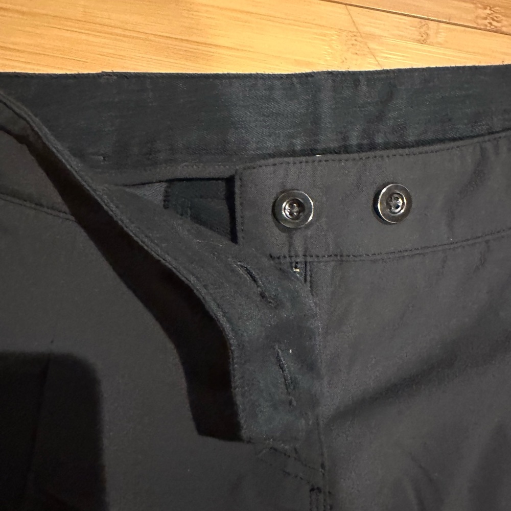 Lululemon size 8 bike commuter pants - Picture 6 of 7